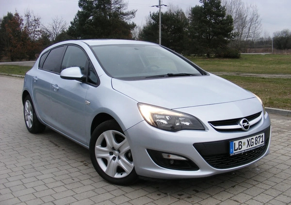 Opel Astra cena 34500 przebieg: 81000, rok produkcji 2014 z Tarnobrzeg małe 596
